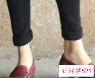 鞋子的搭配小脚裤