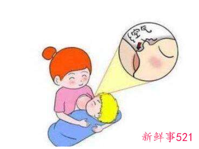 母乳喂养的新生儿如何拍嗝