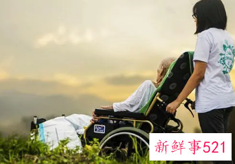 梦见帮助老人是什么意思