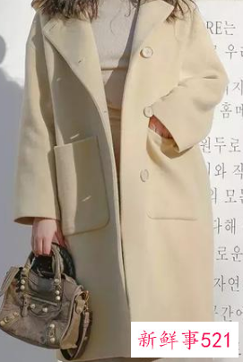 鹅黄外套内搭的最佳搭配