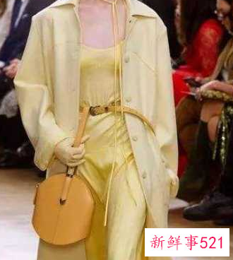 鹅黄外套内搭的最佳搭配