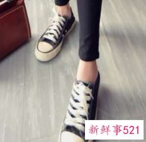 鞋子的搭配小脚裤