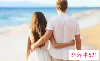 一个女生喜欢男生的表现