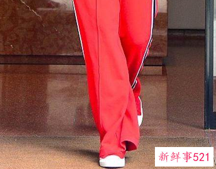 运动鞋配什么样的裤子