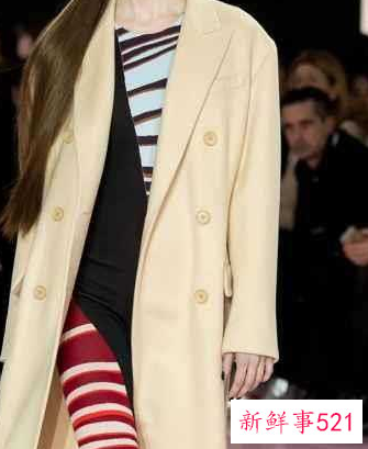 鹅黄外套内搭的最佳搭配