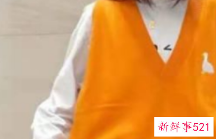 什么颜色穿出来显年轻