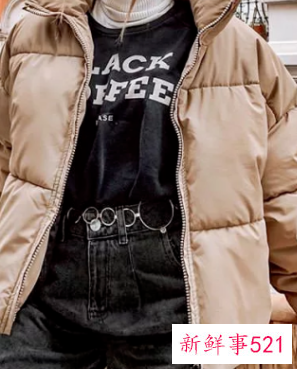 冬天买羽绒服什么颜色的最好