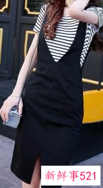 针织开叉半身裙搭配什么上衣