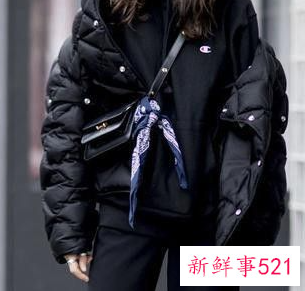 冬天买羽绒服什么颜色的最好