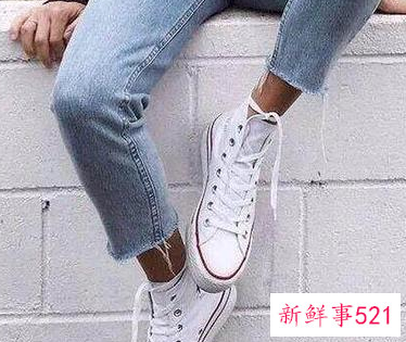 牛仔裤高帮帆布鞋怎么搭