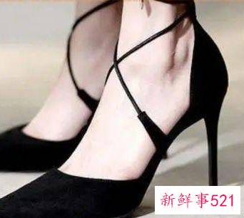 配裙子的百搭凉鞋