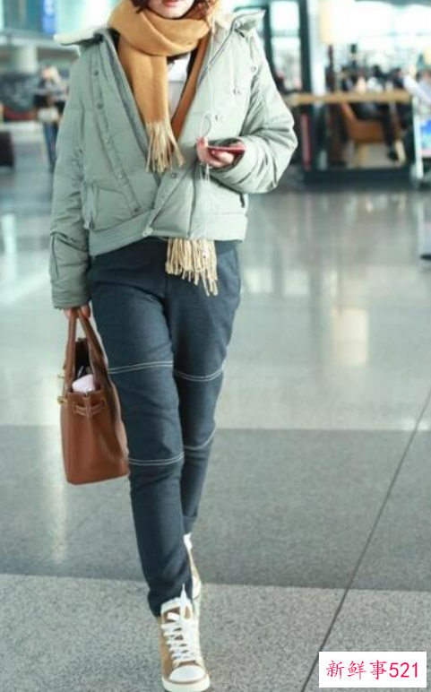 牛仔裤搭配什么羽绒服