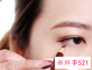 新手化淡妆的步骤和需要的化妆品