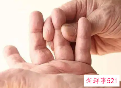 散步后手指发胀发紧绷说明什么