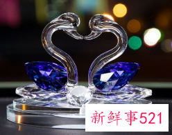 发小订婚送什么礼物好