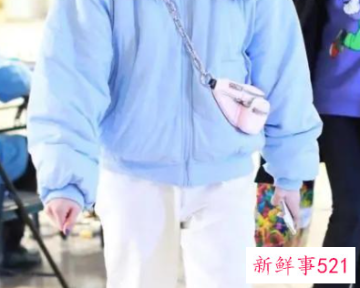 冬天买羽绒服什么颜色的最好