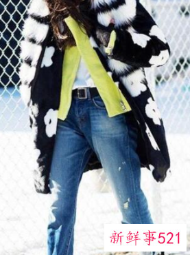 牛仔裤配黑色鞋好看吗