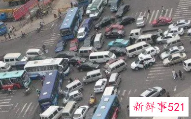 梦见交通事故躲过一劫是什么意思