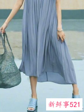 配裙子的百搭凉鞋