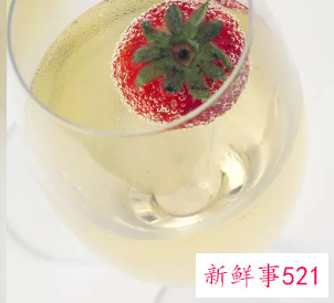 草莓和酒一起可以吗