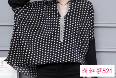 牛仔裤配黑色鞋好看吗