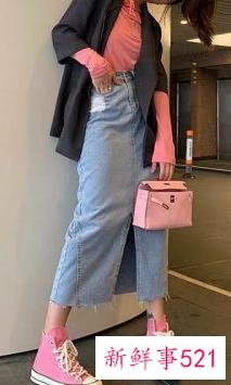 针织开叉半身裙搭配什么上衣