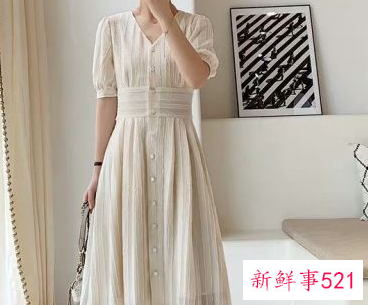 杏色裙子搭配什么颜色外套比较好一点