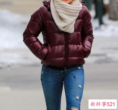 牛仔裤搭配什么羽绒服