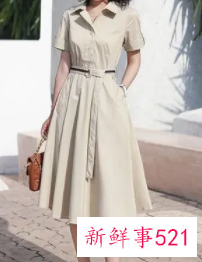 夏季面试的着装女生