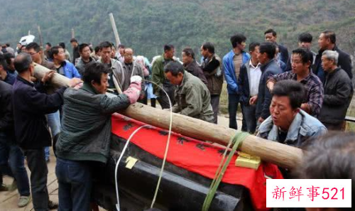 农村老人病危才不去医院