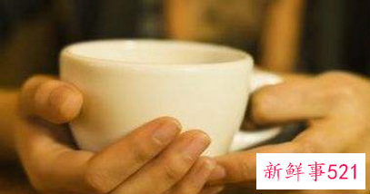 衣服上的茶渍要怎么去除