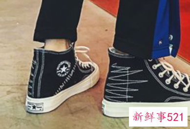 牛仔裤高帮帆布鞋怎么搭