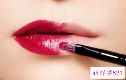 雾霾色口红怎么涂