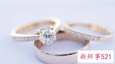 梦见男朋友送我戒指并戴上