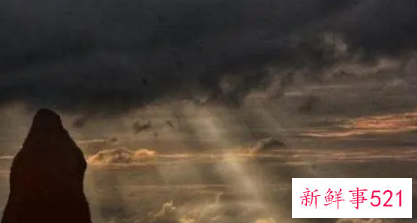 梦见粪坑里有死人是什么意思