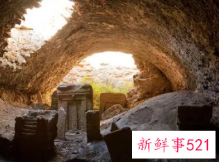 梦见好多人到家地里起坟