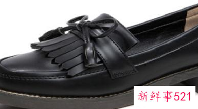 皮鞋配什么上衣