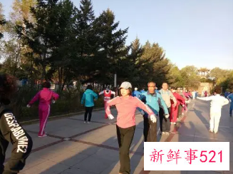 早上健身操怎么做呢