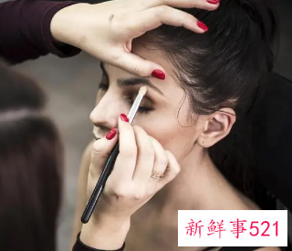 女生和你出来不化妆是什么意思