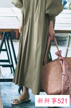 配裙子的百搭凉鞋