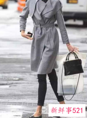 牛仔裤配黑色鞋好看吗