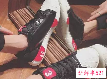 男生牛仔裤配什么鞋子