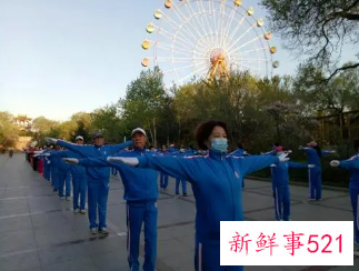 早上健身操怎么做呢