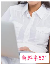 夏季面试的着装女生