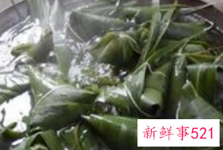 粽子煮好放锅里过夜