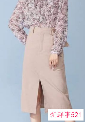 针织开叉半身裙搭配什么上衣