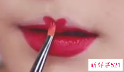 雾霾色口红怎么涂