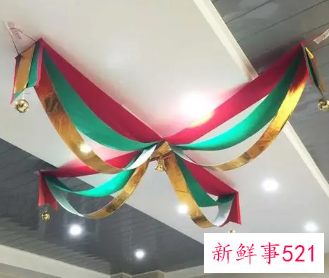 梦见家挂彩带是什么意思