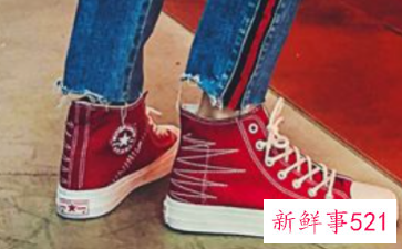 牛仔裤高帮帆布鞋怎么搭