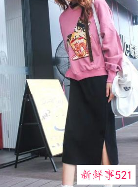 针织开叉半身裙搭配什么上衣